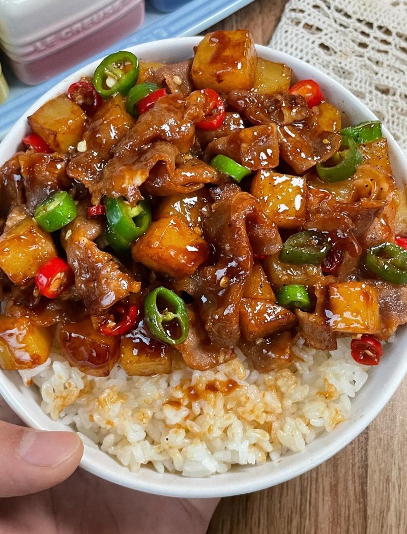 品尝河北美食之巅：张家口煲菜饭的魅力何在？